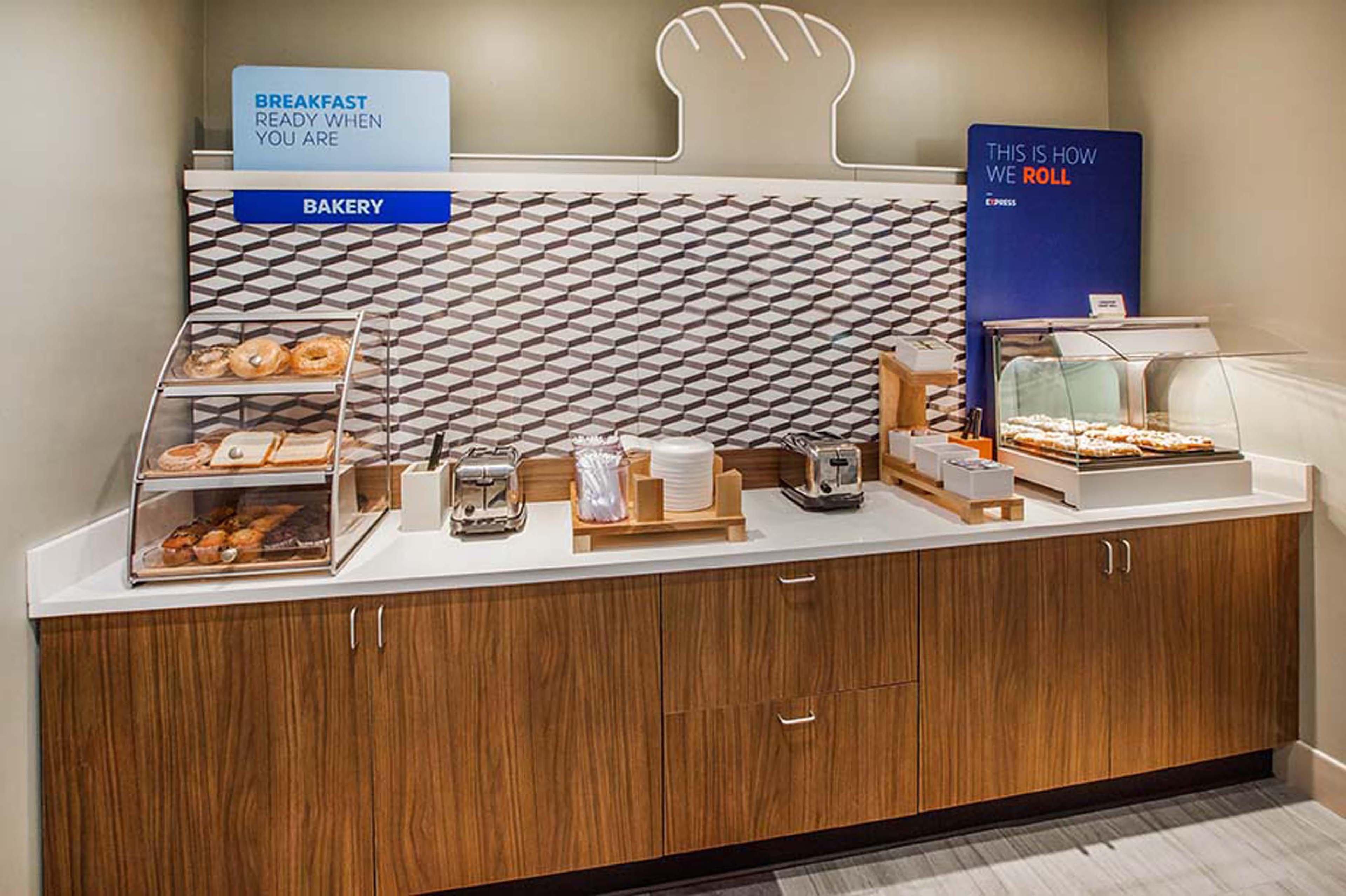 Holiday Inn Express Hotel & Suites Goldsboro - Base Area By Ihg Esterno foto